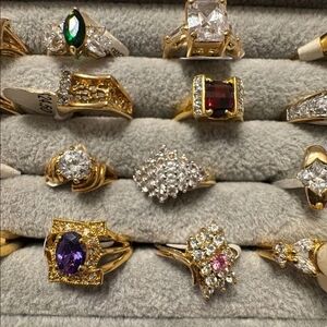 Elegant Gold and Gemstone Women's Ring